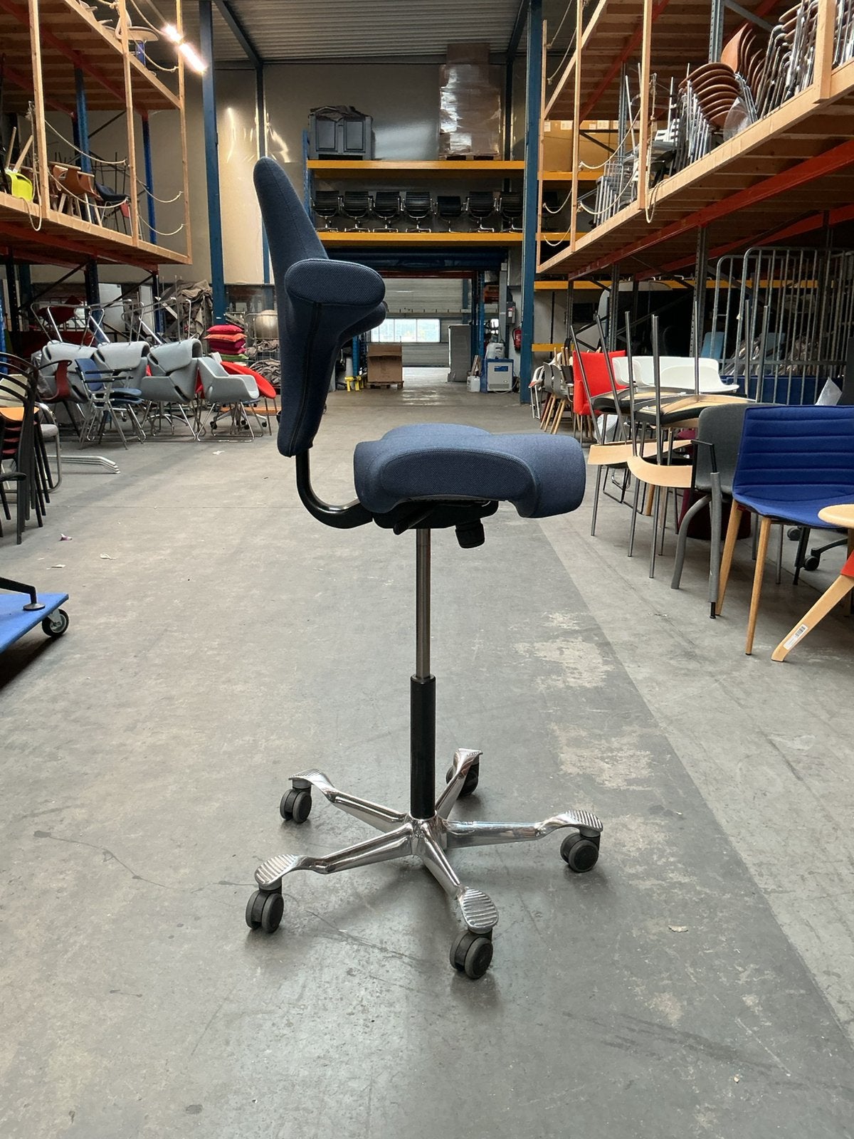 HAG Capisco 8106 Bureaustoel | Zithoogte 61-86 | Donkerblauw, Huis en Inrichting, Bureaustoelen, Gebruikt, -, Blauw, -
