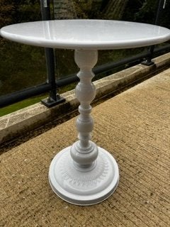 Wit metalen bijzettafel / plantentafel met gedraaide poot, Minder dan 55 cm, Metaal of Aluminium, Rond, Zo goed als nieuw