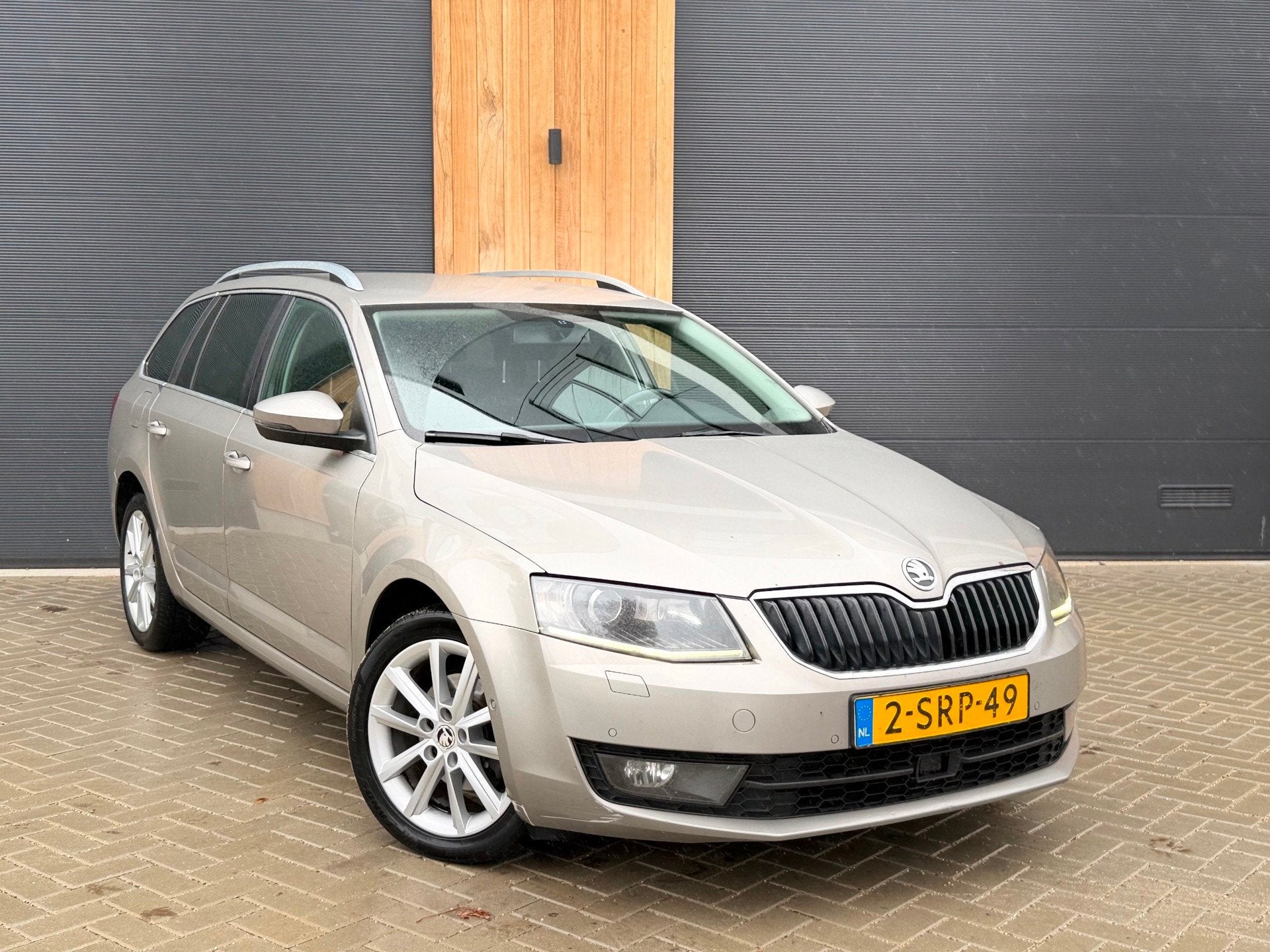 Skoda Octavia Combi 1.6 TDI Elegance Business DSG|XENON|STOE, Auto's, Euro 5, Gebruikt, Zwart, 4 cilinders