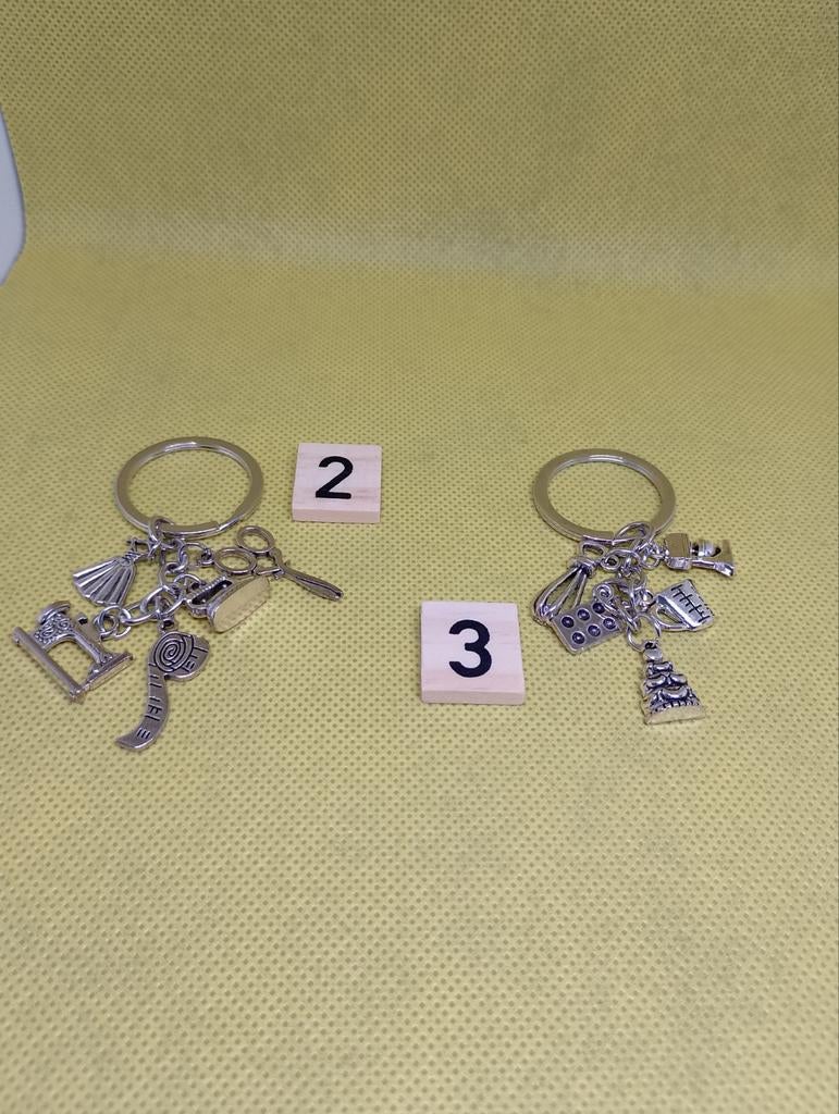 2 Sleutelhangers met naai en bak bedels nieuw per stuk, Ophalen of Verzenden, Nieuw
