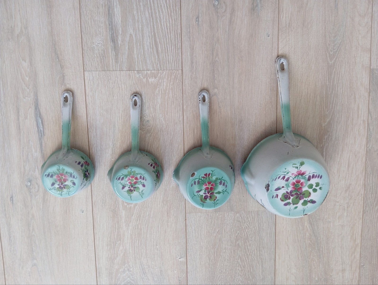 Set van 4 Franse emaille gebloemde pannetjes, Antiek en Kunst, Antiek | Emaille, Ophalen of Verzenden