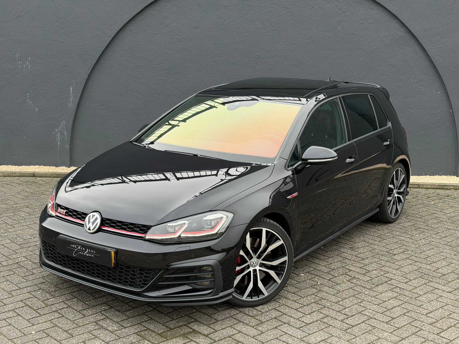 Volkswagen Golf 2.0 TSI 300pk DSG Performance Pano Dynaudio✅, Auto's, Dealer onderhouden, 4 cilinders, 1984 cc, 1337 kg