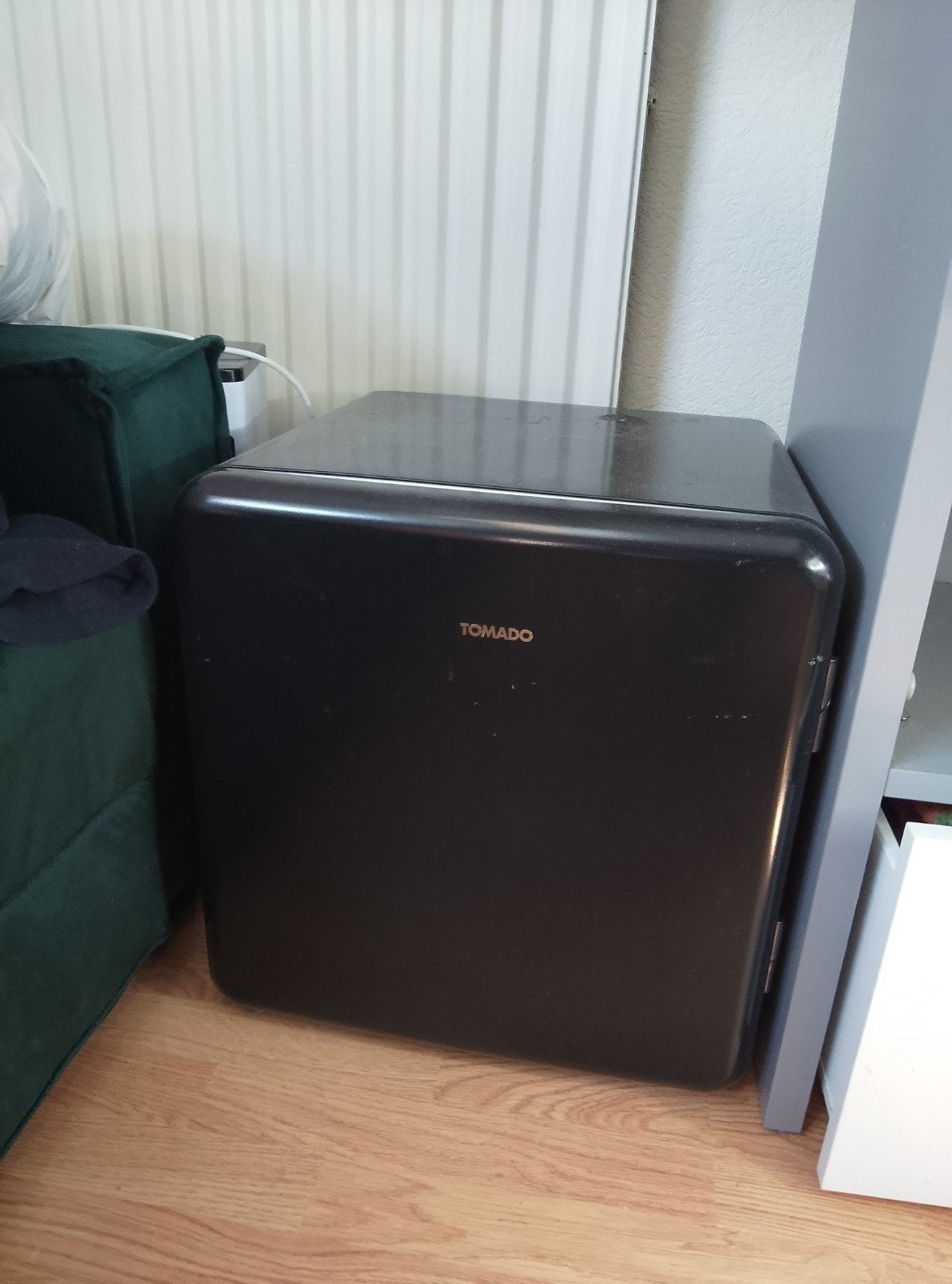 Tomado mini koelkast met vriesvak - Zwart, Witgoed en Apparatuur, Minder dan 85 cm, Ophalen of Verzenden, 45 tot 60 cm, Met vriesvak