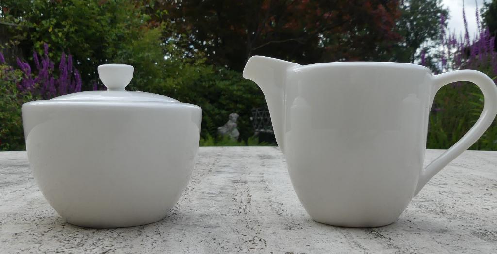 Villeroy & Boch Wit Roomstel + Koppen + Wave Dipschaaltjes, Ophalen of Verzenden, Nieuw, Porselein, Kop(pen) en/of Schotel(s)