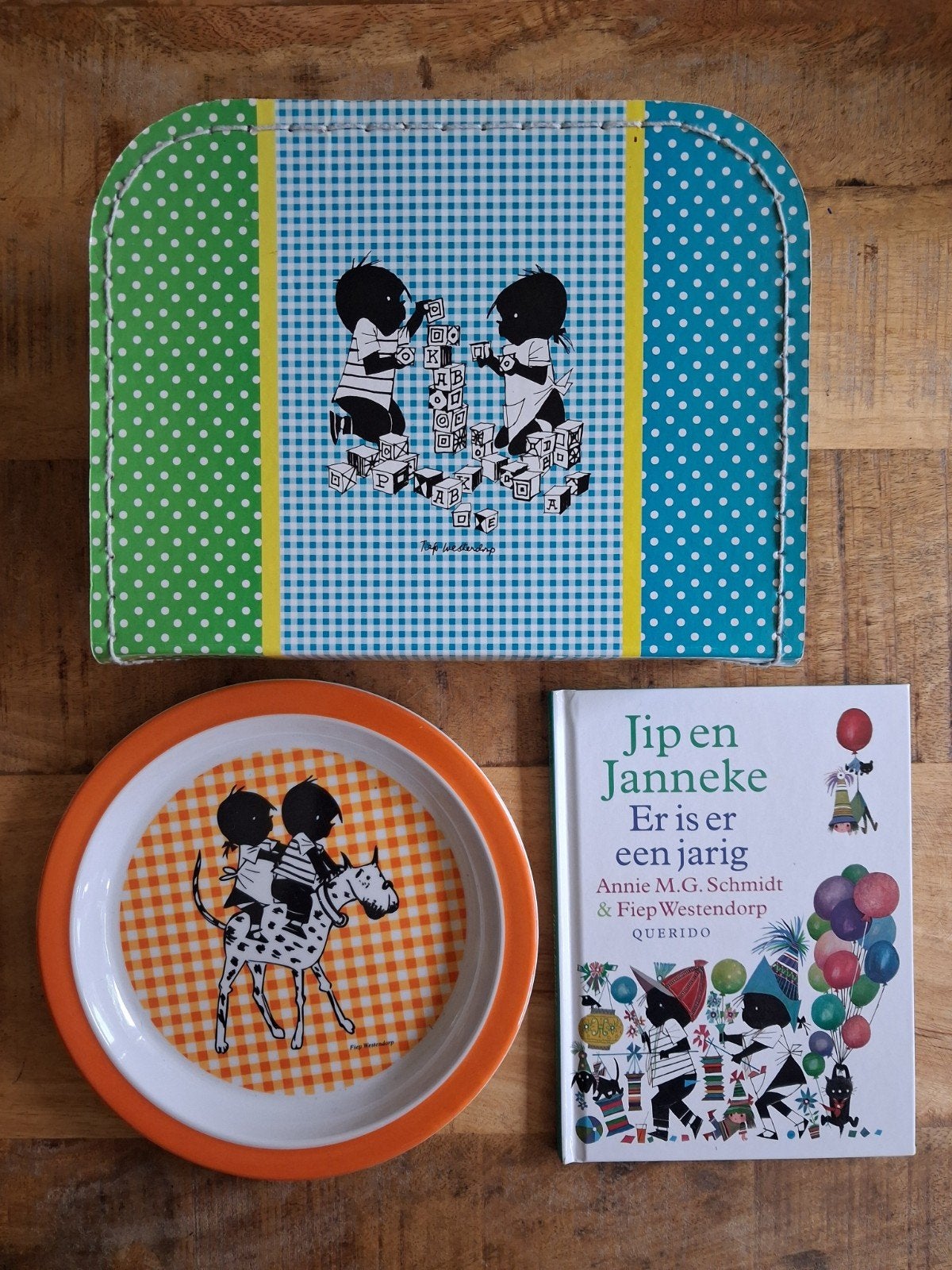 Jip en Janneke pakket oa. Koffer + Boek - Er is er één jarig, Ophalen of Verzenden