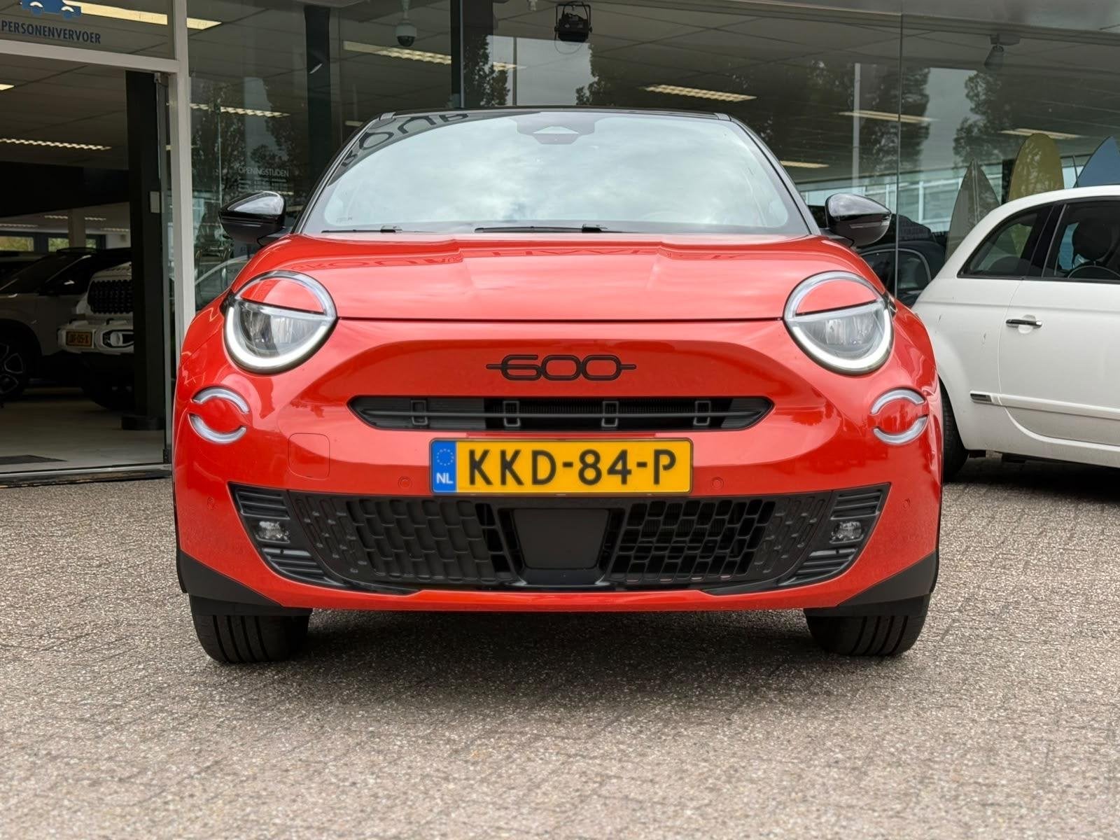 Fiat 600e Sport 54 kWh | Parkeercamera | Carplay | ACC, Gebruikt, Origineel Nederlands, SUV of Terreinwagen, 600E