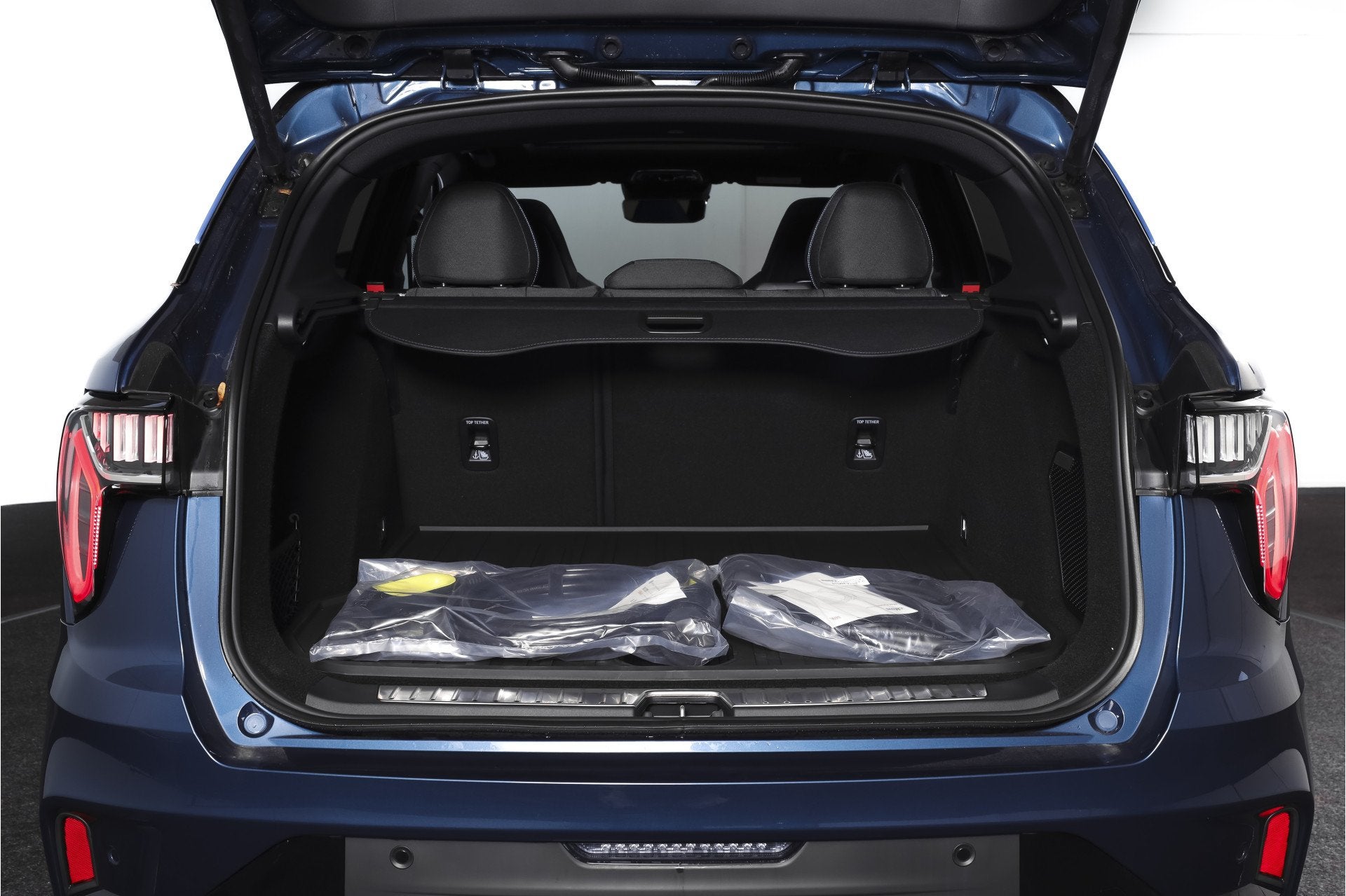 Foto 62 van Lynk & Co 01 1.5 PHEV 261PK MY23 | Donkere hemel | 360 Camer