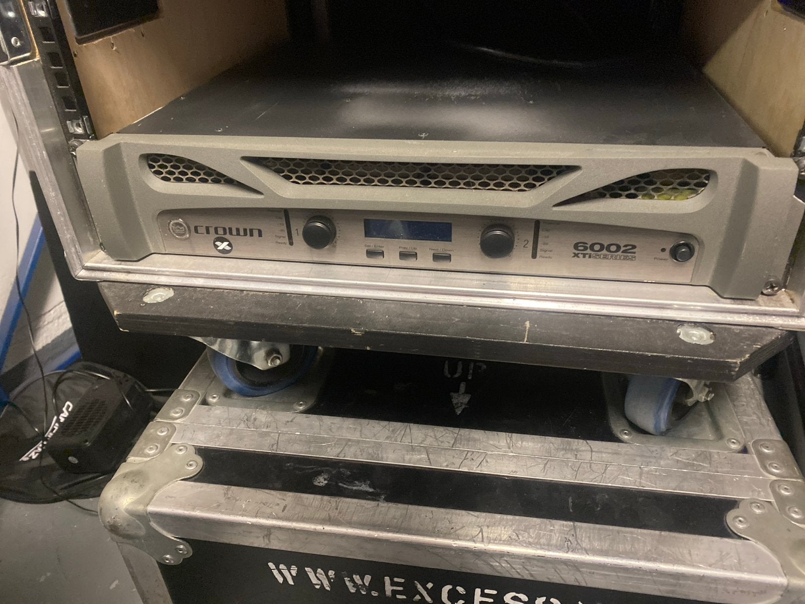 Crown XTI 6002 Professionele Eindversterker, Ophalen of Verzenden, Gebruikt, 1000 watt of meer, P.A.