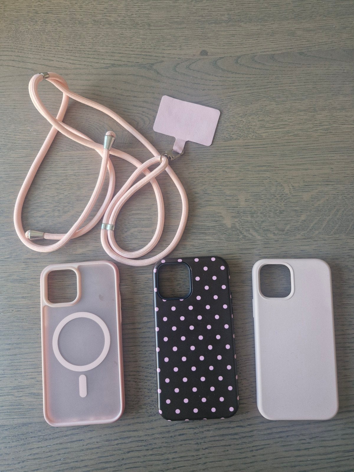 3x hoesje IPhone 12Pro incl draagkoord.Onbeschadigd.€5, Ophalen of Verzenden, Zo goed als nieuw, IPhone 12 Pro, Frontje of Cover