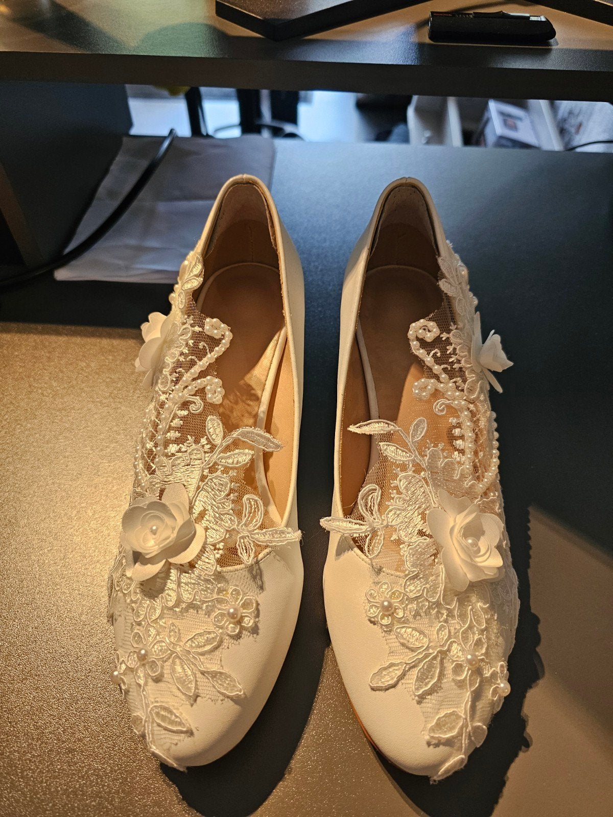 Elegante Bruidsschoenen Maat 40 met Kant en Bloemen, Kleding | Dames, Wit, Nieuw, Ophalen of Verzenden, Schoenen met hoge hakken
