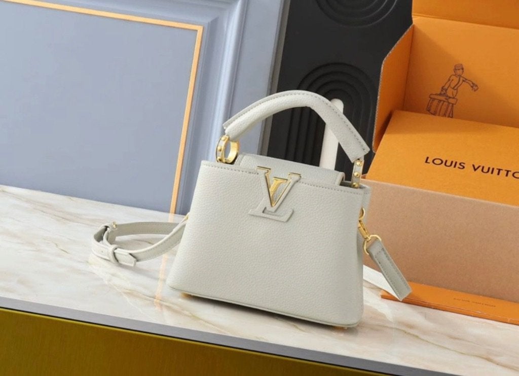 Prachtige Tas Dior Prada fendi, Sieraden, Tassen en Uiterlijk, Tassen | Damestassen, Ophalen of Verzenden, Nieuw, Zwart, Handtas