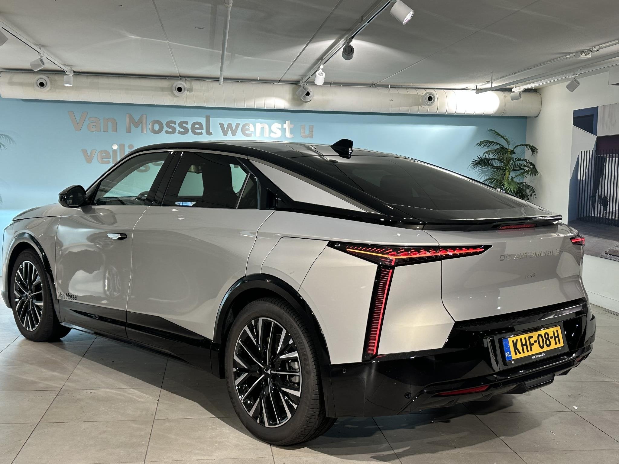 DS No 8 Étoile Absolute Comfort Tech 74 kWh 360° | ALCANTA, 12 maanden, Startonderbreker, 550 km, Alcantara