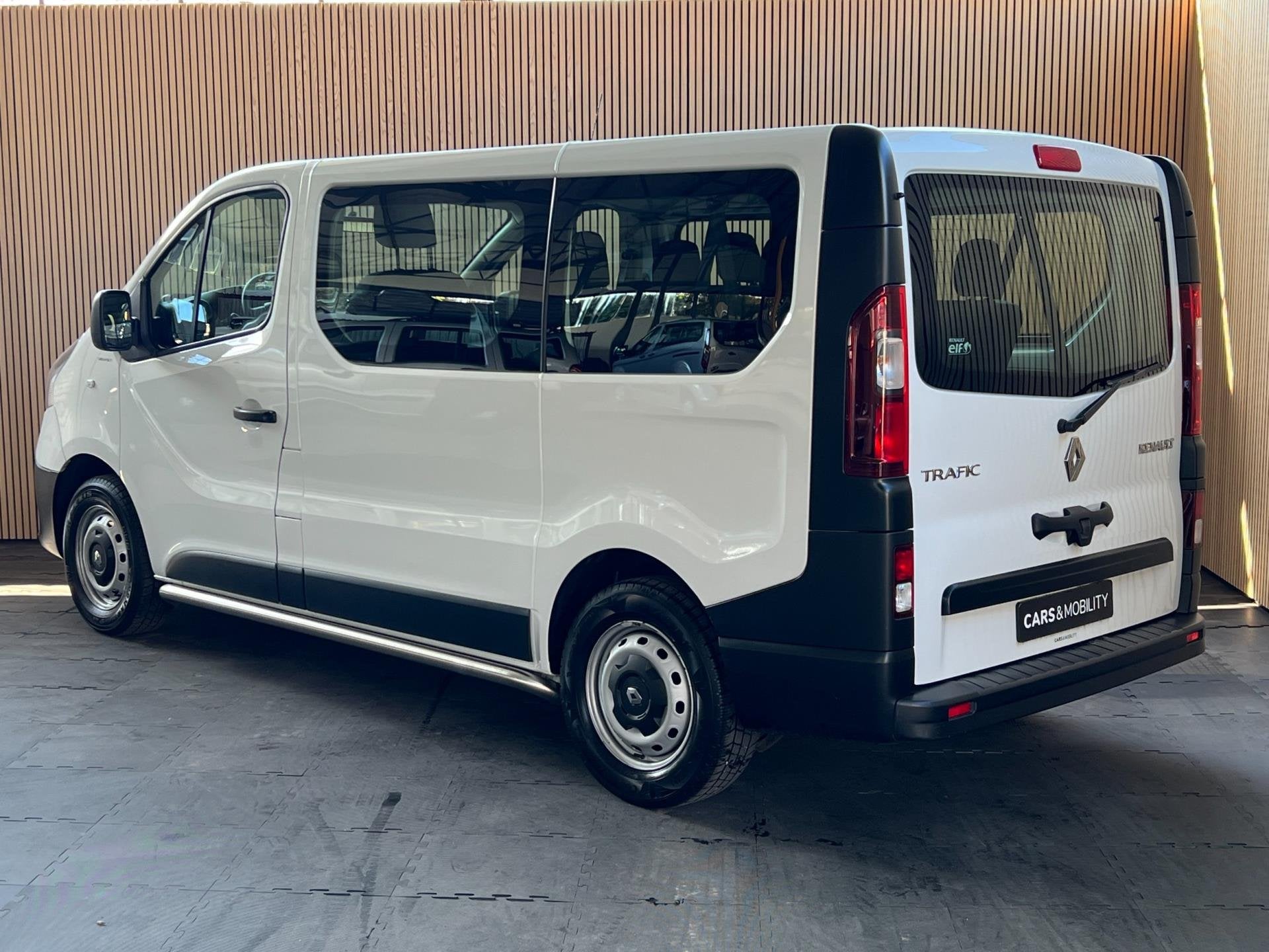 Renault Trafic Passenger 8-persoons – ideaal voor taxi –, Voorwielaandrijving, Stof, Gebruikt, 2000 kg
