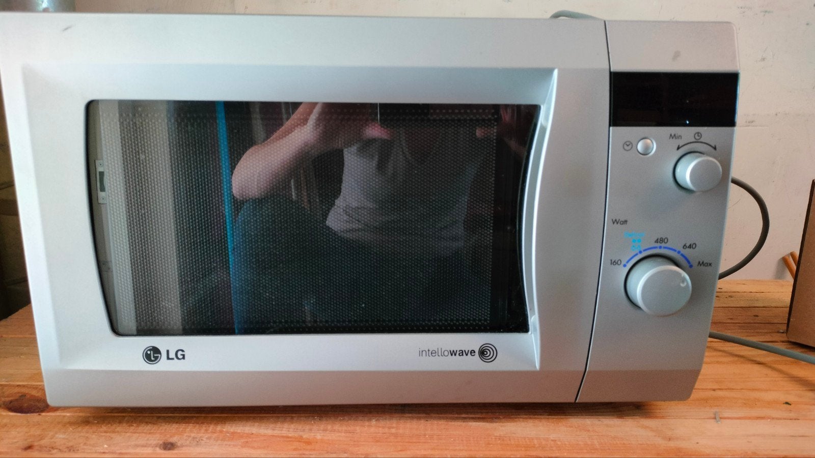 LG IntellioWave Magnetron - Zilverkleurig, Witgoed en Apparatuur, Magnetrons, Gebruikt, Vrijstaand, Magnetron, 45 tot 60 cm, Draaiplateau