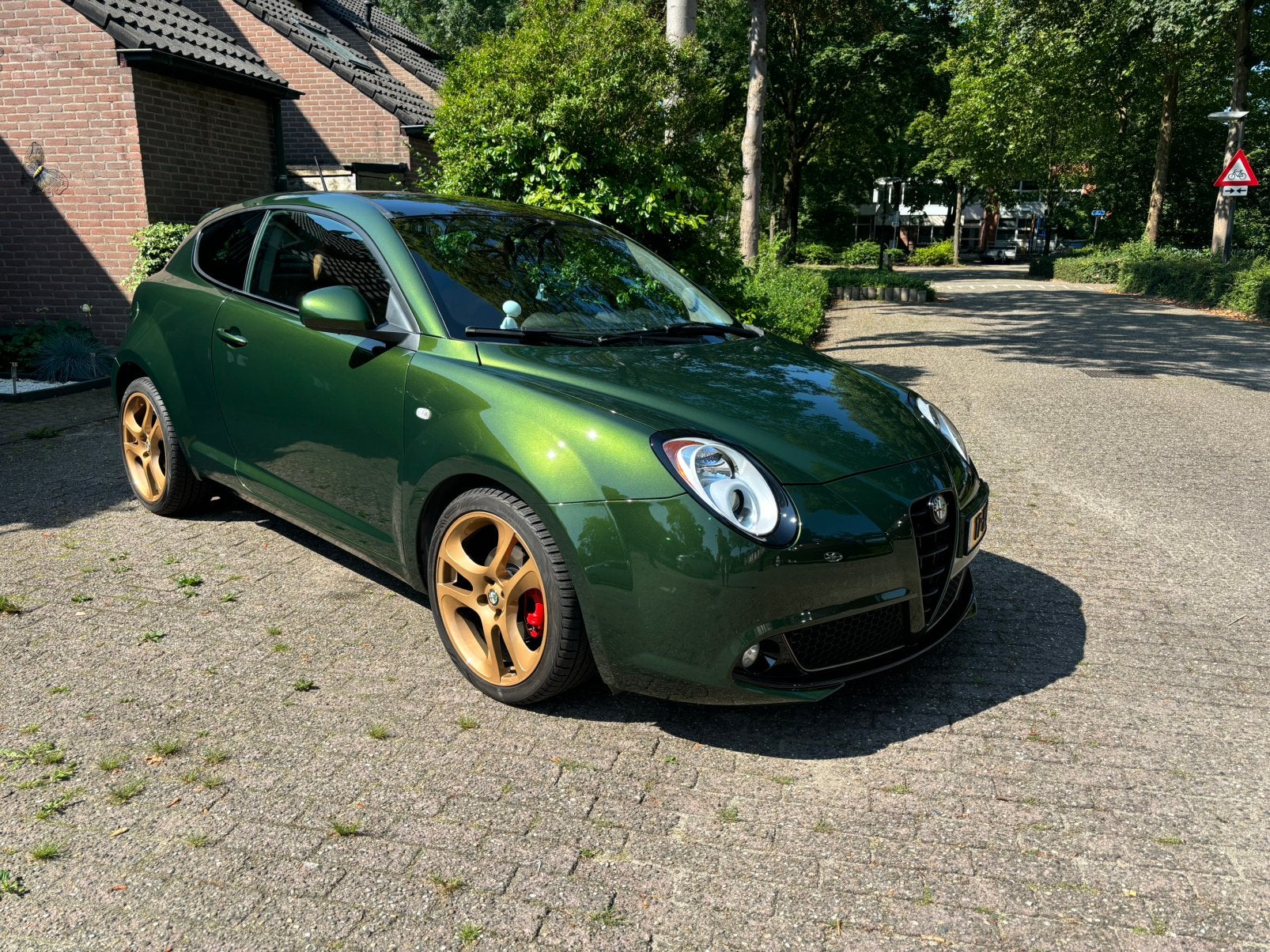 Alfa Romeo MiTo 1.3 D 62KW 2012 Lamborghini Groen, Auto's, Alfa Romeo, Voorwielaandrijving, Cruise Control, 4 cilinders, Bruin