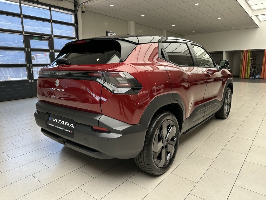 Suzuki e Vitara Style 61 kWh [ 10 JAAR GARANTIE I 360 CAMARA, Auto's, Suzuki, Automaat, 12 maanden, 0 cilinders, Zwart