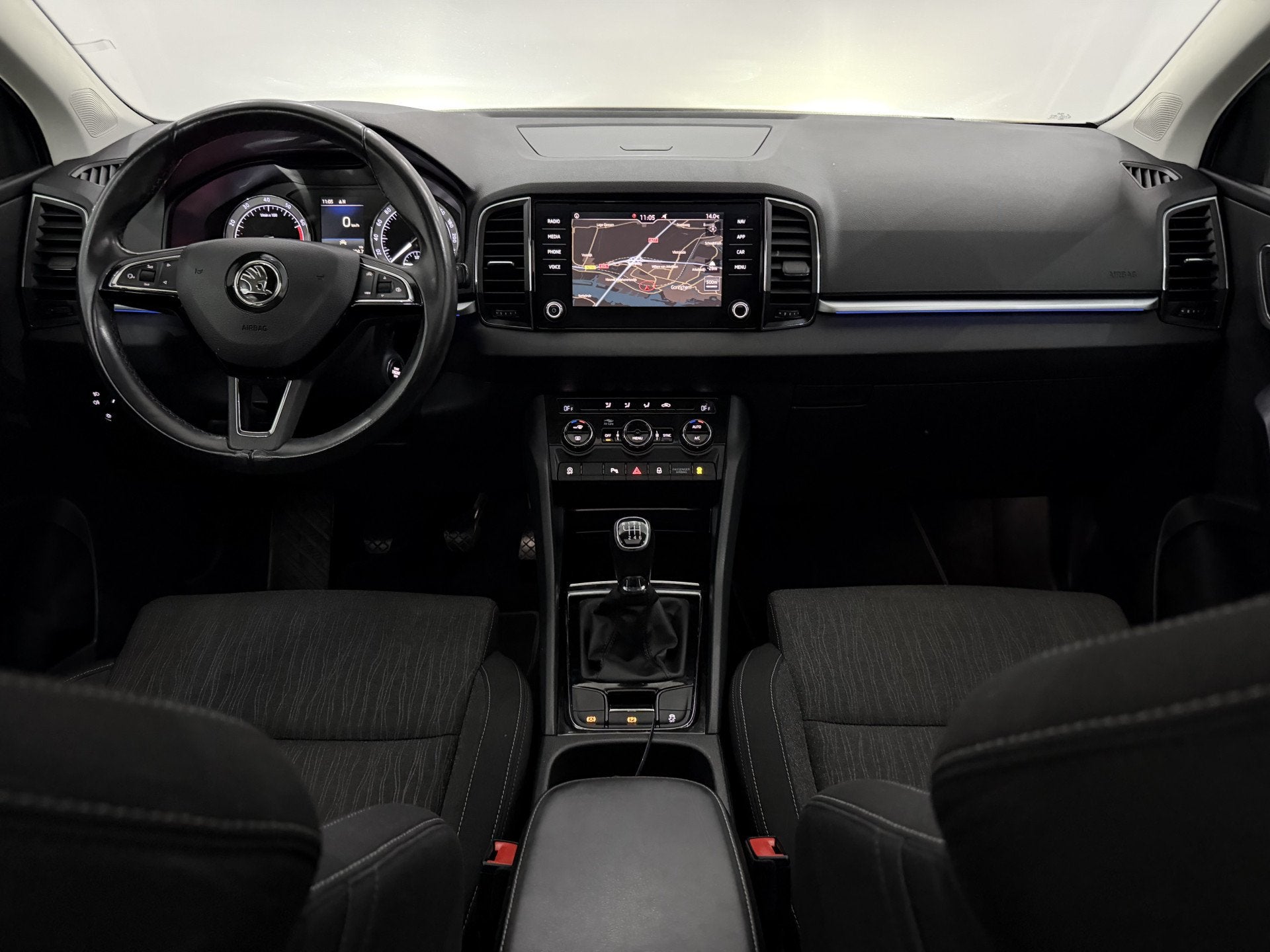 Skoda Karoq 1.0 TSI Business Edition Panoramadak, Camera, Na, Voorwielaandrijving, Stof, Gebruikt, Euro 6