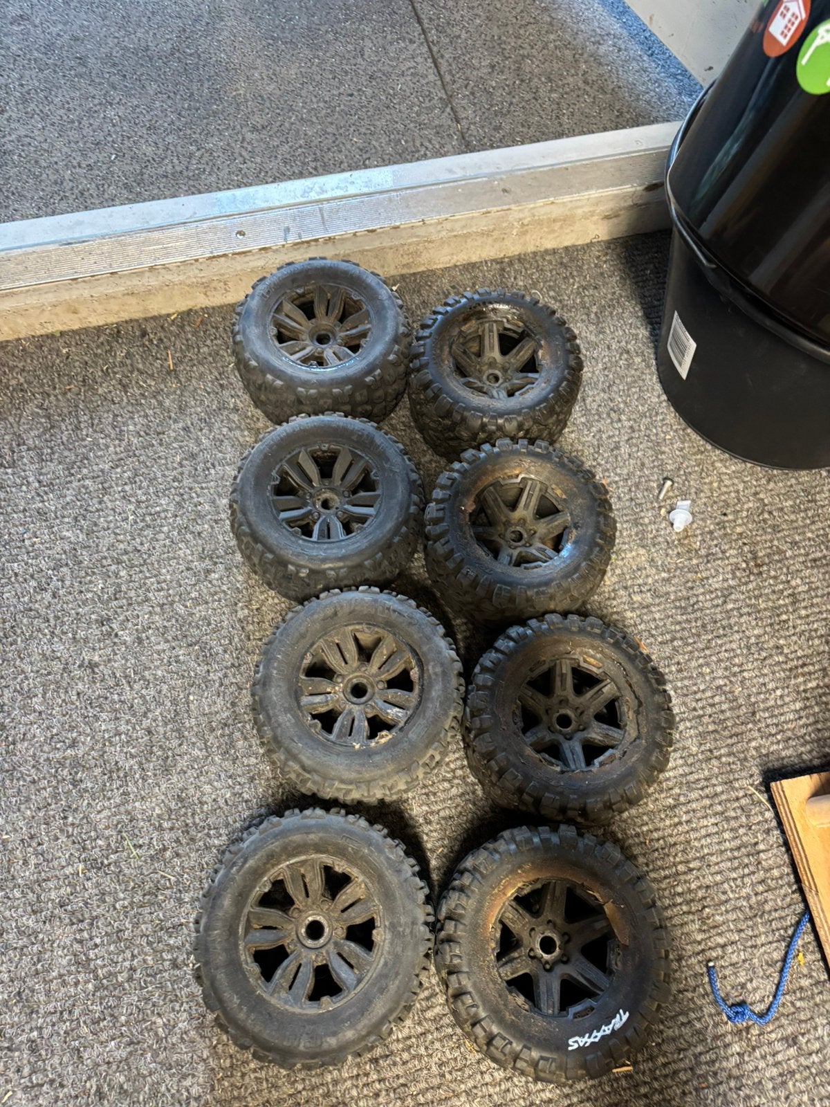 2 set banden rc 1/8, Hobby en Vrije tijd, Modelbouw | Radiografisch | Auto's, Ophalen of Verzenden, Gebruikt, Schaal 1:8, Onderdeel