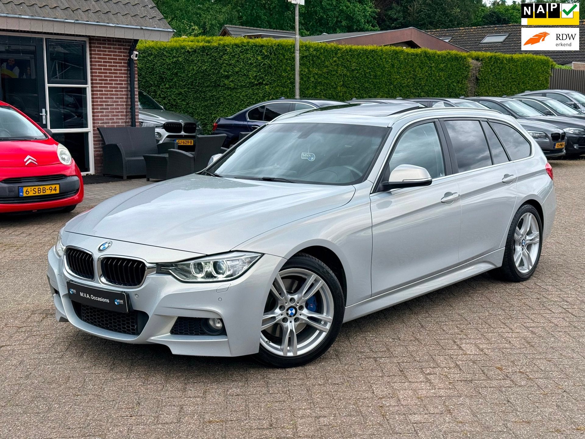 BMW 3-serie Touring 316i Executive M Sport|Nieuwe Ketting +, Auto's, BMW, Dealer onderhouden, Gebruikt, 4 cilinders, Alcantara