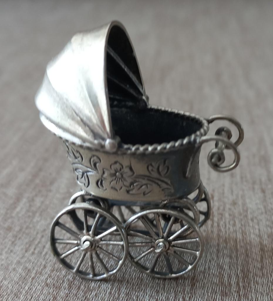 Antieke zilveren miniatuur kinderwagen, gedetailleerd, Ophalen of Verzenden