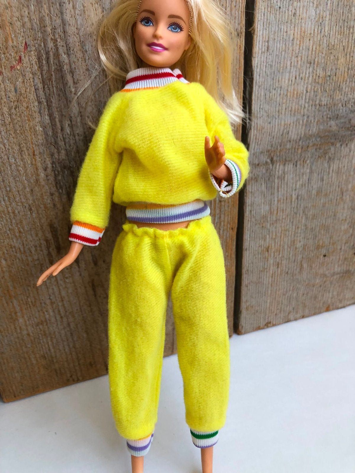 Barbie geel jogging pak of pyjama, Ophalen of Verzenden, Zo goed als nieuw, Barbie