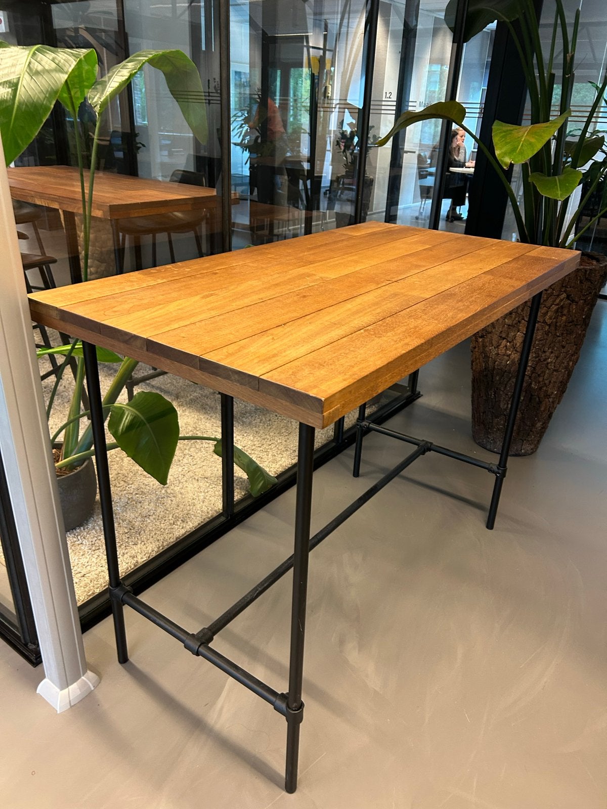 Robuuste Bartafel met Houten Blad en Industriële Pijpframe, Ophalen, Zo goed als nieuw