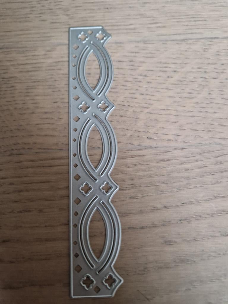 Snijmal elegante rand - Scrapbooking & Kaarten maken, Ophalen of Verzenden, Zo goed als nieuw