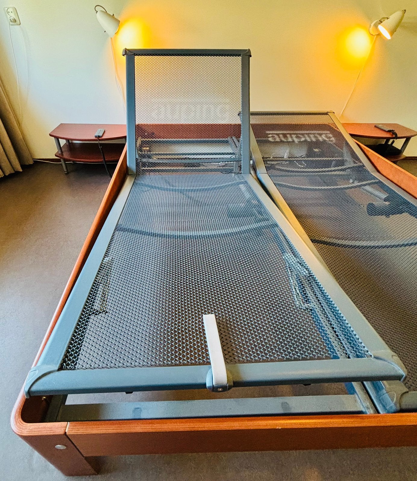 Auping Auronde 160x200x34 cm elektrisch verstelbaar kersen, Ophalen, Verstelbaar, Overige kleuren, Tweepersoons