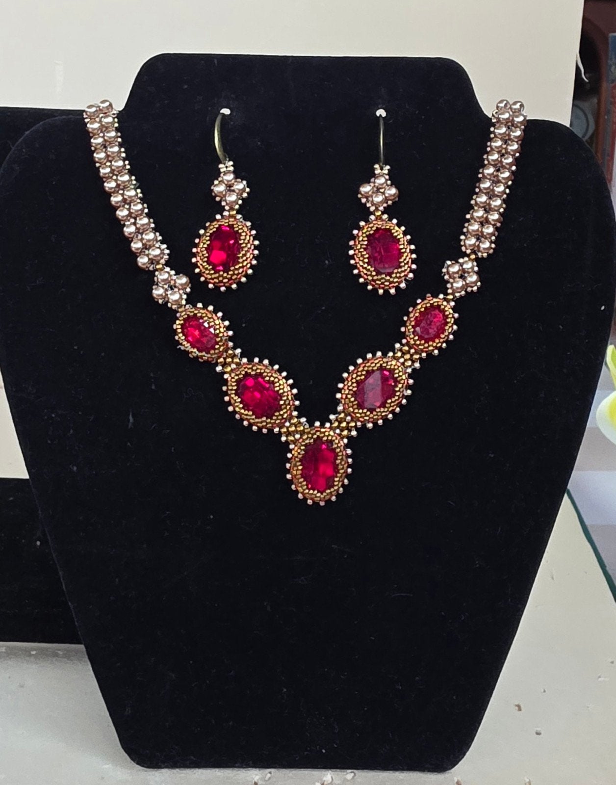 Prachtige Sieradenset met Robijnrode Swarovski Stenen (Nieuw, Met kristal, Overige materialen, Verzenden, Nieuw