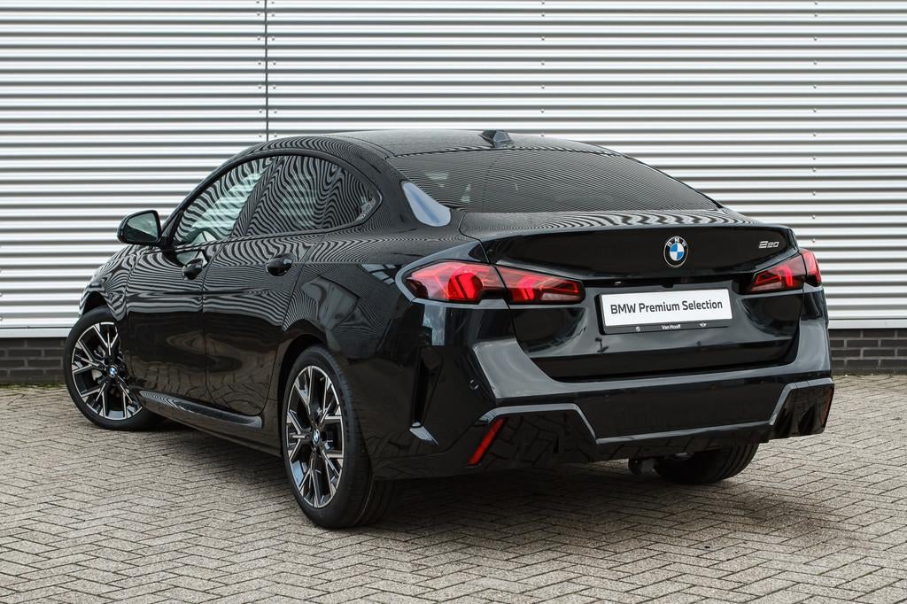 BMW 2 Serie Gran Coupé 220 M Sport Automaat / Trekhaak / Sp, 156 pk, Met garantie (alle), Zwart, Origineel Nederlands