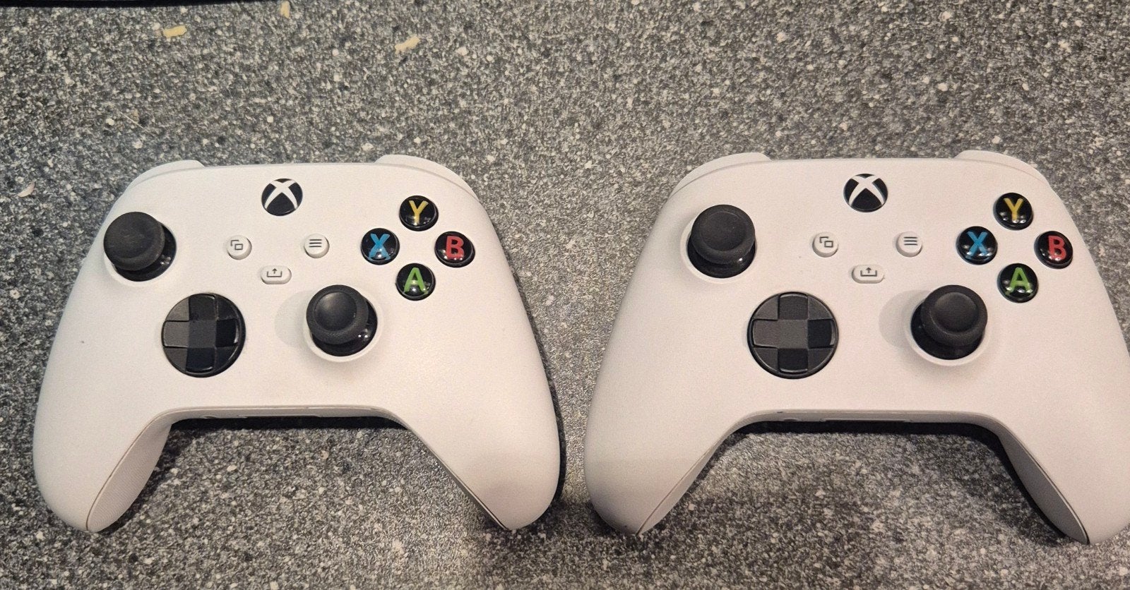 Twee witte Xbox Series controllers, Ophalen of Verzenden, Zo goed als nieuw