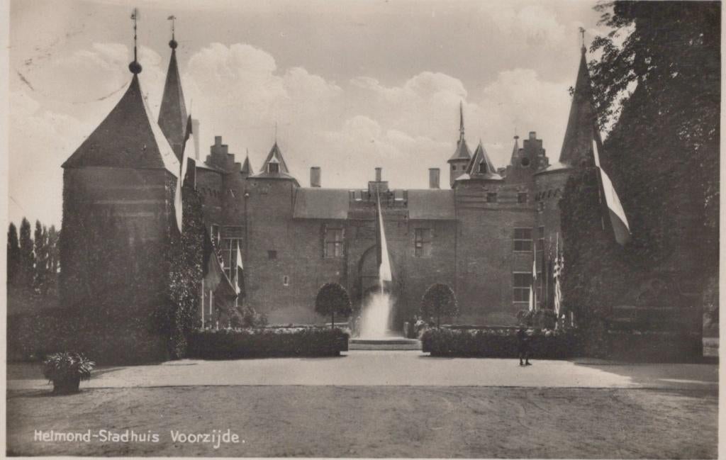 HELMOND - jaren 30 -Stadhuis -kasteel en Warande - 2 kaarten, Verzenden, 1920 tot 1940, Gelopen, Noord-Brabant