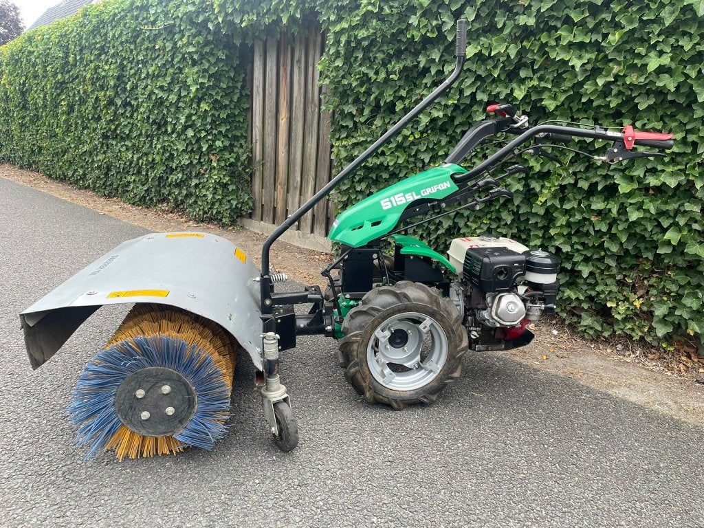 Gebruikt Ferrari 515 SL Grifon veegmachine + sneeuwschuif, Gebruikt, Info@reekers-tuinmachines.nl, Ferrari, Ophalen