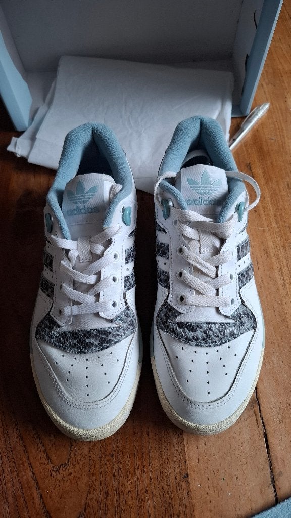 Adidas sneakers, snake print, maat 40 2/3, Adidas, Wit, Ophalen of Verzenden, Sneakers of Gympen