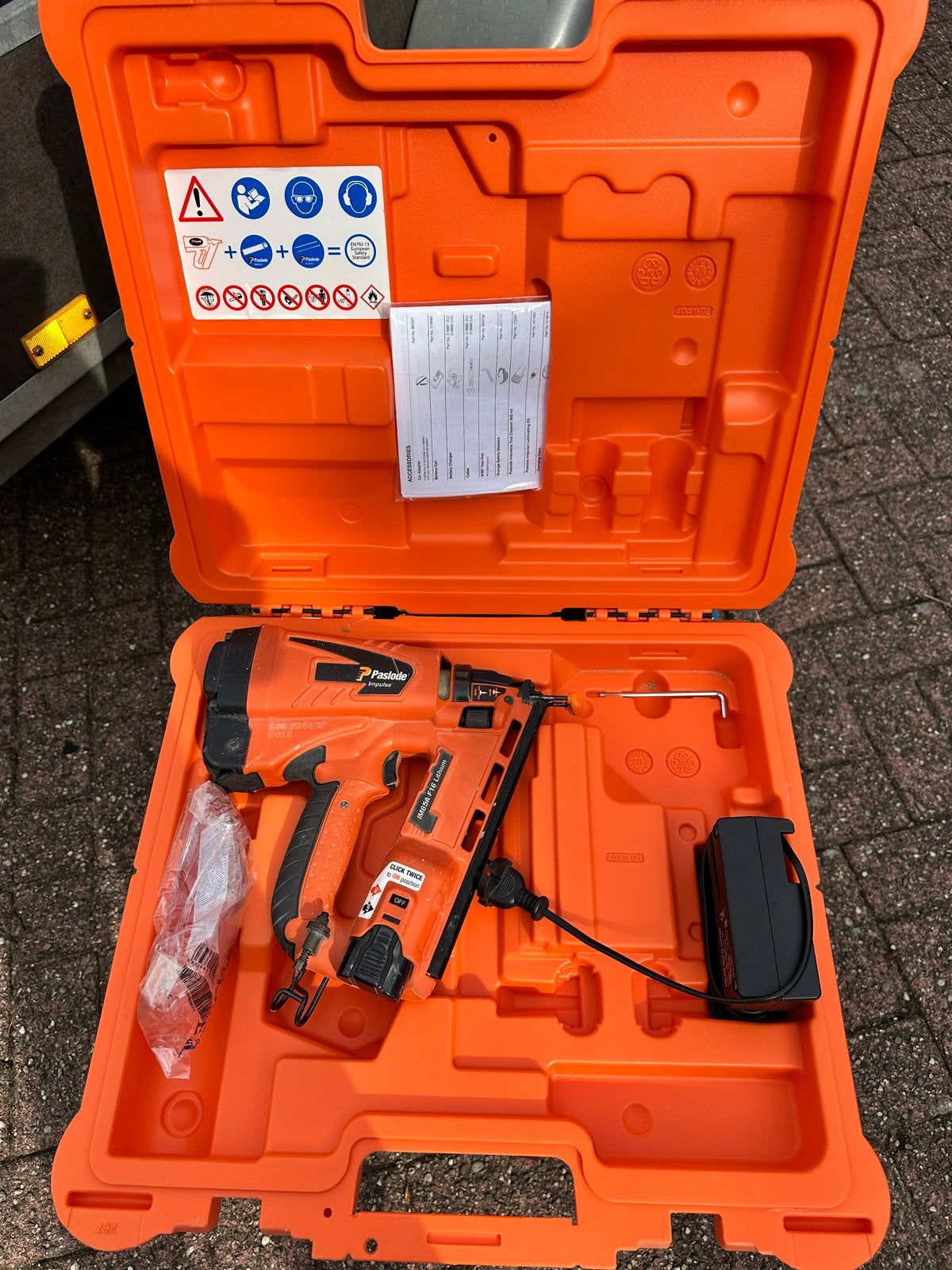 Paslode IM65A F16 Lithium tacker in koffer, Ophalen, Gebruikt, Tacker/nietmachine, Overige merken