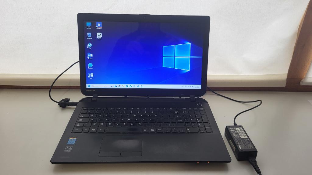 4 laptops (2x HP, 1xToshiba en 1x Medion Akoya) met tassen, Gebruikt, Ophalen of Verzenden, HDD, Onbekend