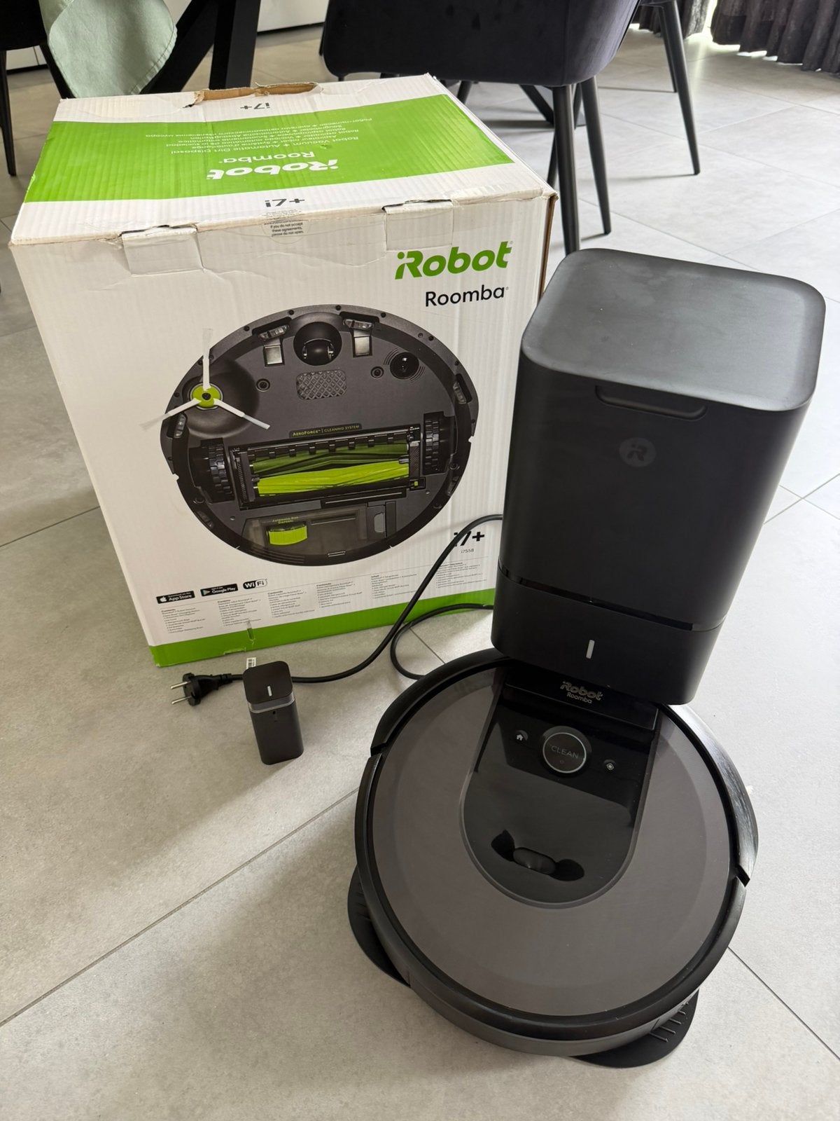 iRobot Roomba i7+ met Cleanbase - Zeer nette staat!, Ophalen of Verzenden, Zo goed als nieuw, Robotstofzuiger