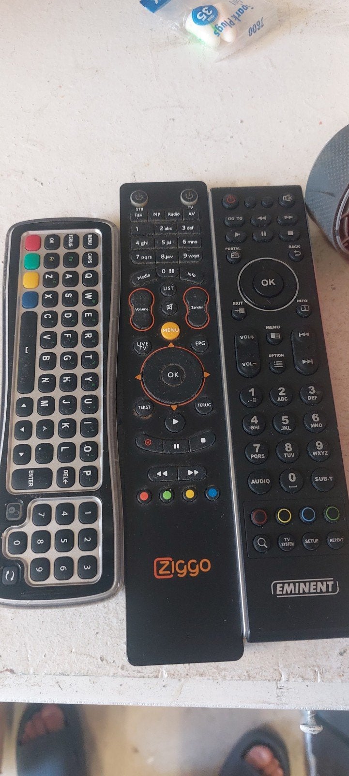 Afstandsbedieningen: Ziggo en Eminent (3 stuks), Gebruikt, Ophalen of Verzenden, Origineel, Tv