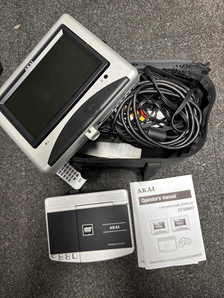 AKAI Draagbare DVD Speler met Dubbel Scherm voor Auto, Audio, Tv en Foto, Dvd-spelers, Zo goed als nieuw, Dvd-speler, Overige merken