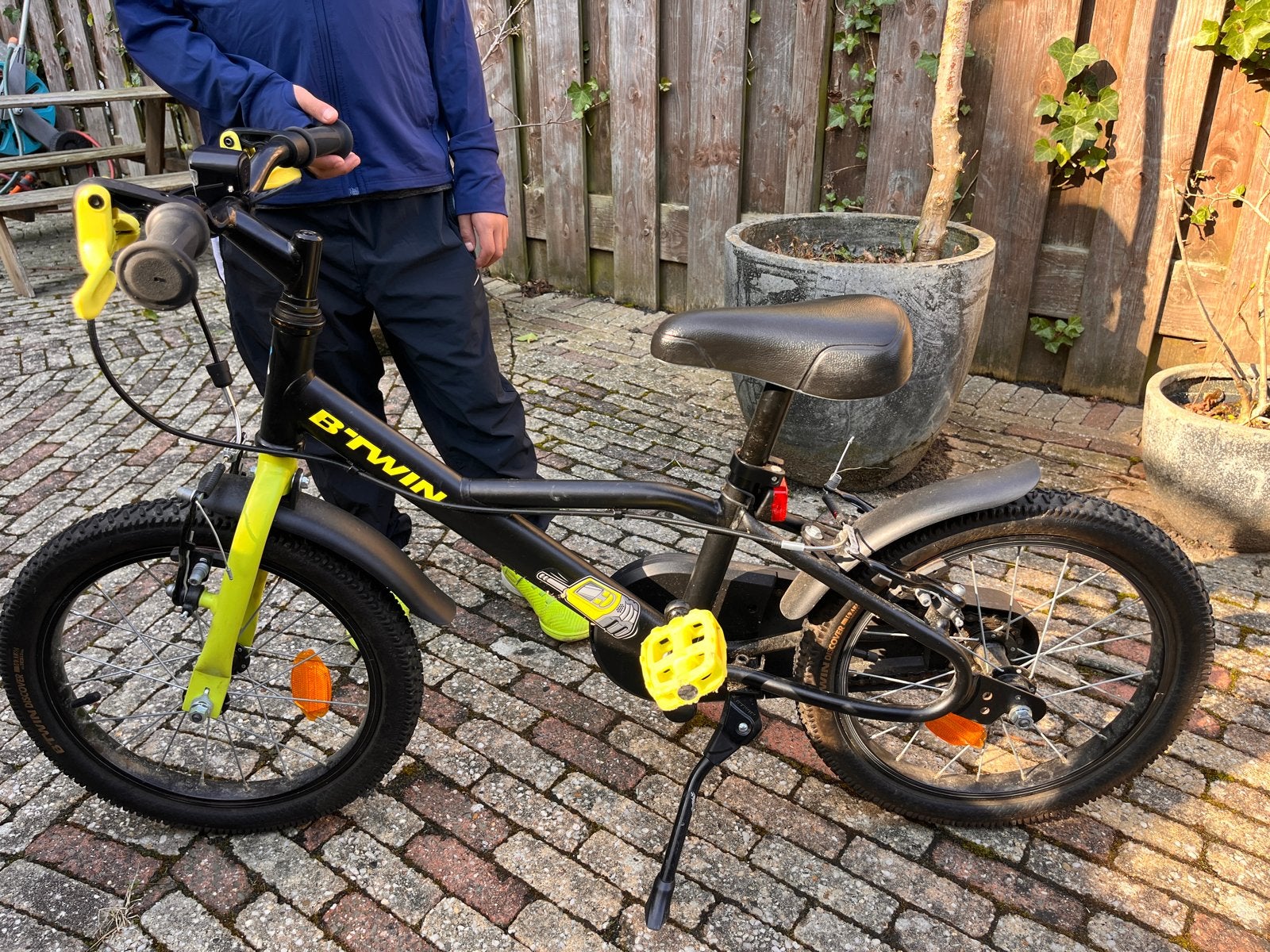 B'Twin Dark Hero 500 kinderfiets 16 inch, Fietsen en Brommers, Fietsen | Kinderfietsjes, Ophalen, Gebruikt, Terugtraprem, 16 tot 20 inch
