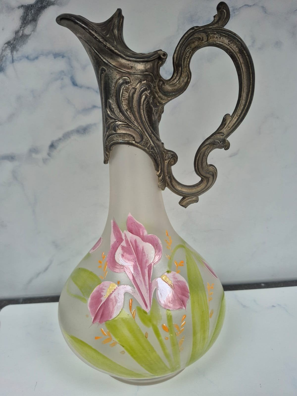 Antieke karaf met tinnen montuur en bloemdecoratie, Ophalen of Verzenden
