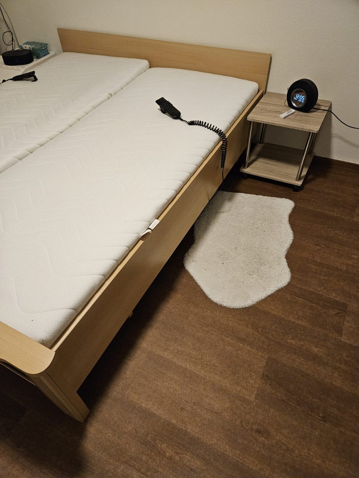 Tweepersoonsbed met verstelbare lattenbodems en matrassen, Ophalen, Tweepersoons, 160 cm, Hout