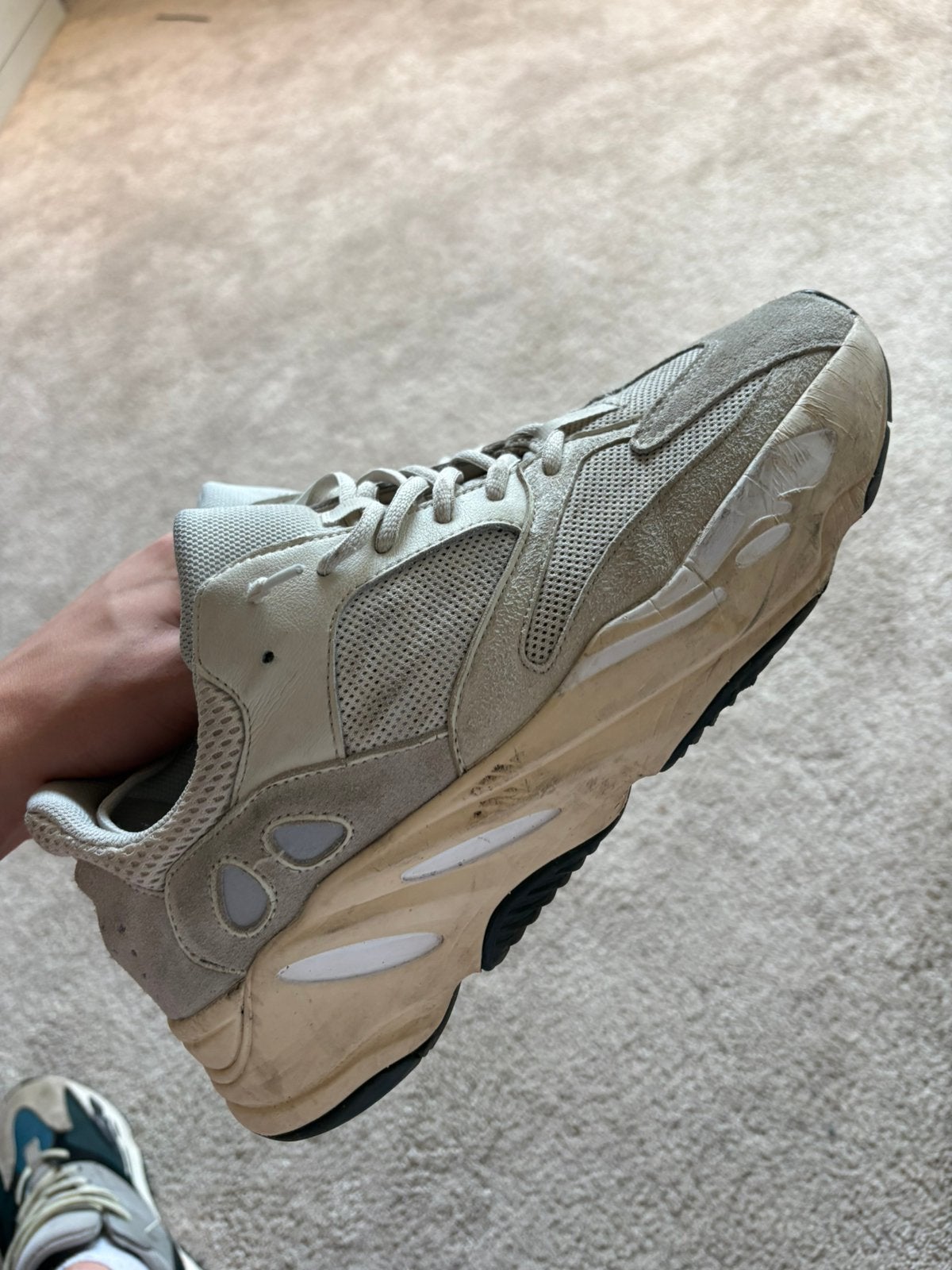 Yeezy 700, Ophalen of Verzenden, Zo goed als nieuw, Overige kleuren
