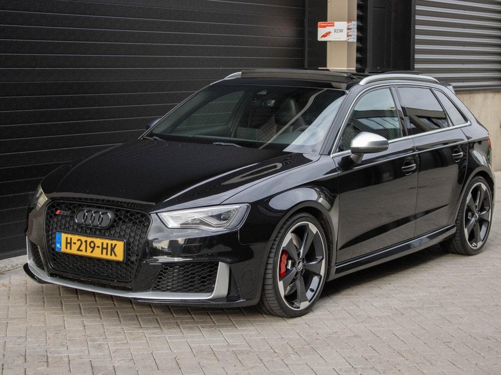 Audi RS3 2.5 TFSI Quattro | PANO | LED | SCHAALSTOELEN | B&O, Auto's, Audi, Automaat, Gebruikt, Euro 6, RS3