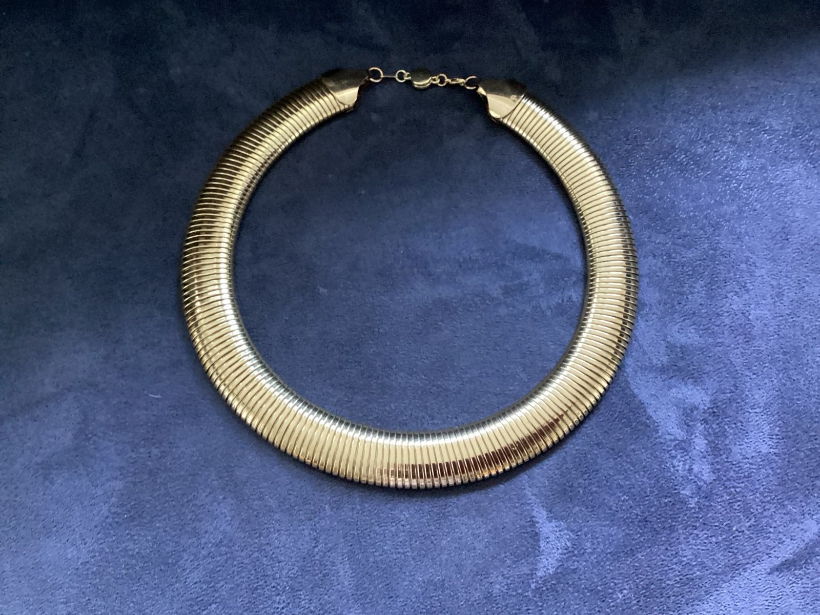 Goudkleurige choker ketting, Ophalen of Verzenden, Zo goed als nieuw, Goud, Overige materialen
