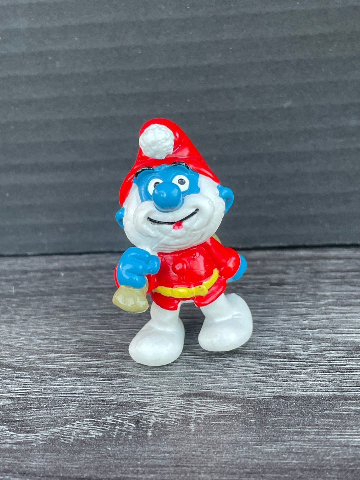 Smurf in Kerstmanpak met zakje en kindje, Ophalen of Verzenden, Gebruikt, Grote Smurf, Poppetje, Figuurtje of Knuffel