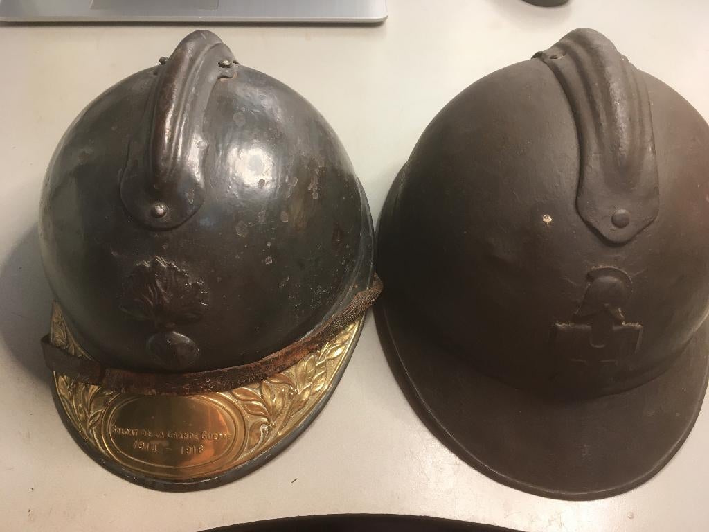 Lot van 2 Franse adrian helmen uit wo1, Ophalen of Verzenden, Landmacht, Overige gebieden, Helm of Baret
