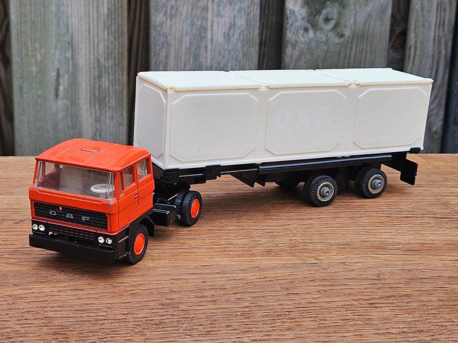 Lioncar Daf 2800 containerchassis met container 1:50, Hobby en Vrije tijd, Modelauto's | 1:50, Ophalen of Verzenden, Zo goed als nieuw