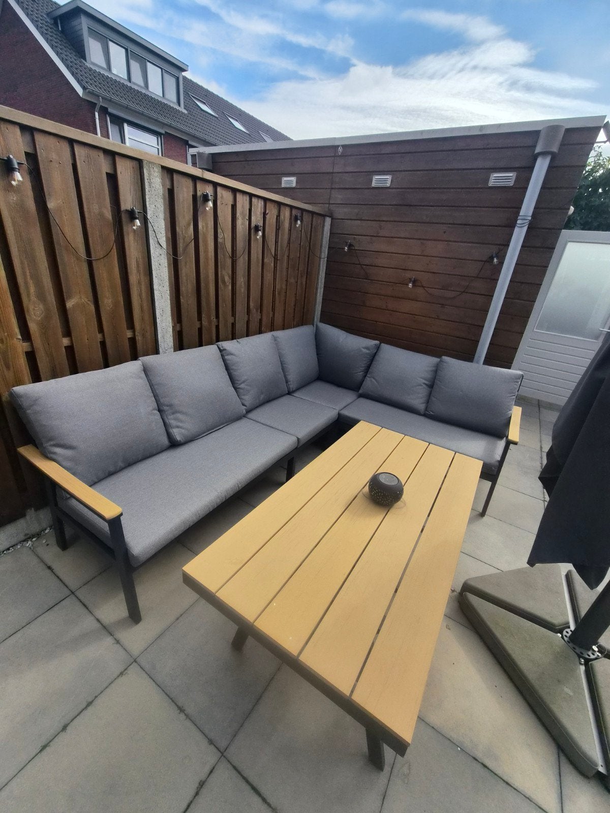 Moderne loungeset met tafel - Zo goed als nieuw