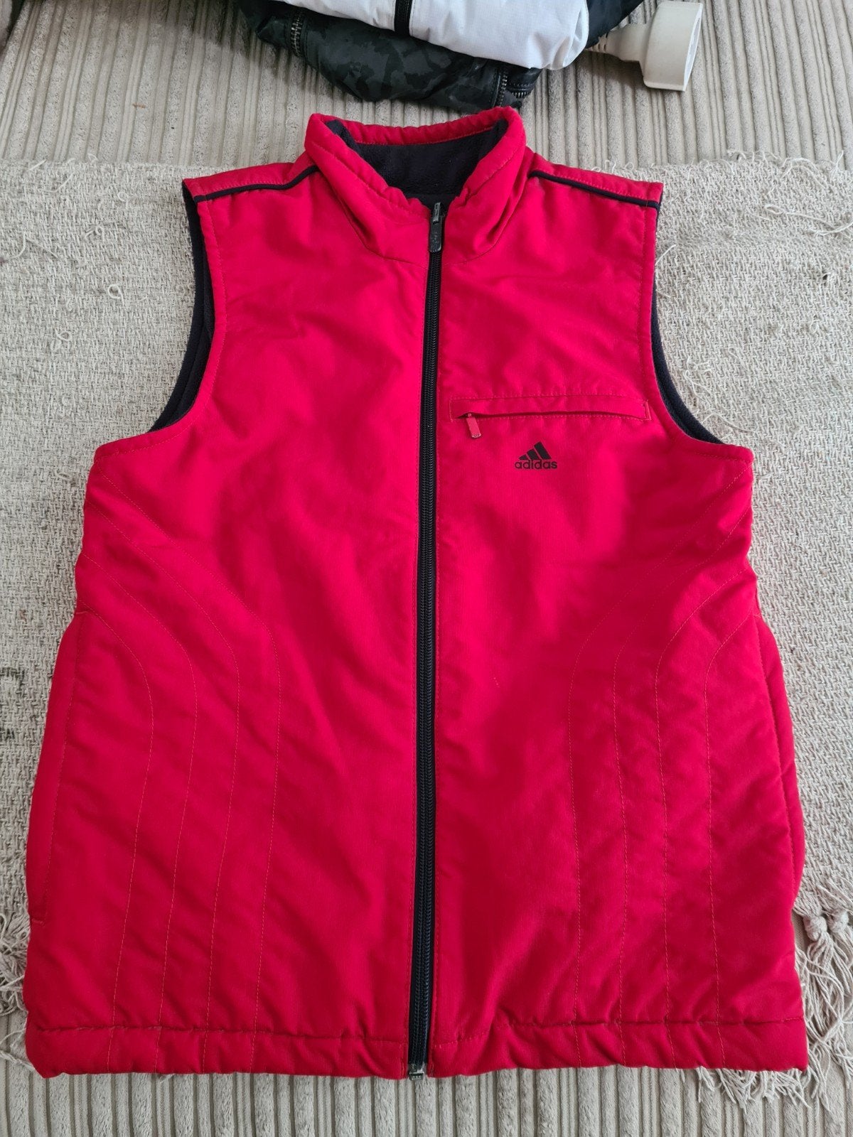 adidas bodywarmer, Kinderen en Baby's, Ophalen of Verzenden, Zo goed als nieuw, Jongen of Meisje, Jas